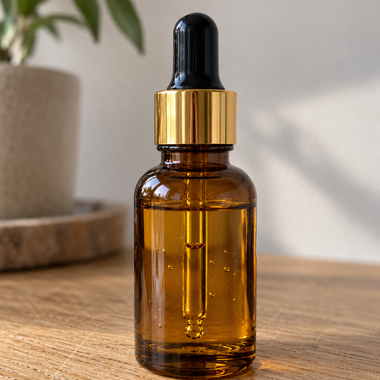Sōlune Fragrance Oil, 30 ml bottle in natural light